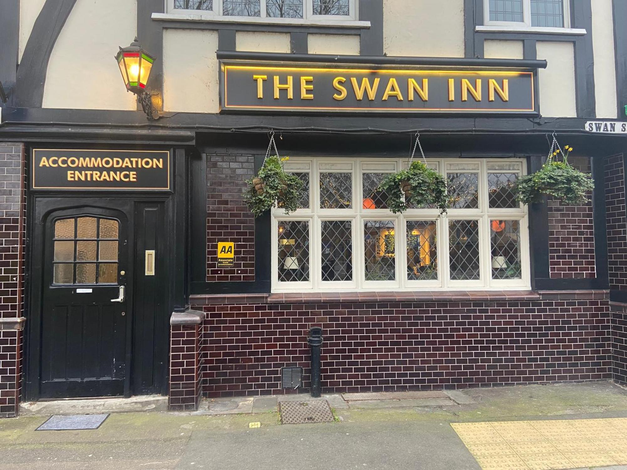 The Swan Inn Pub Isleworth Bagian luar foto